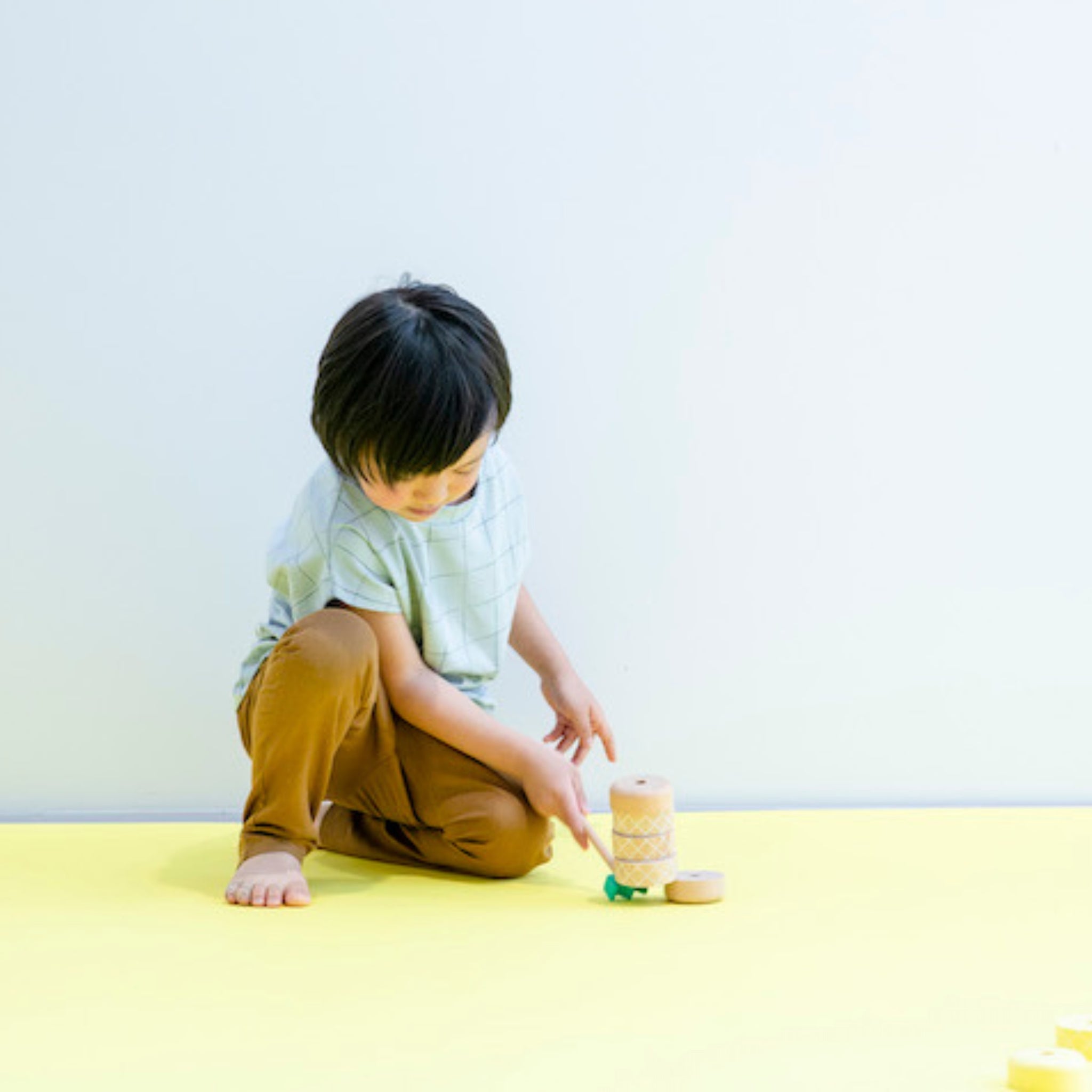 キコベイトワークスkikobaitworks キコピープル kikopeople kiko aloha pineapple wooden topple game and stacker toy